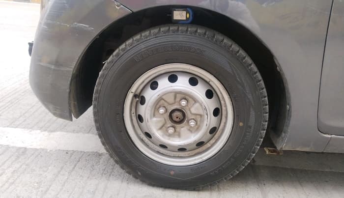 2017 Hyundai Eon ERA +, CNG, Manual, 1,36,902 km, tyre