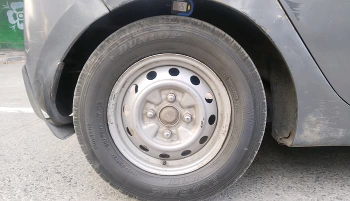 2017 Hyundai Eon ERA +, CNG, Manual, 1,36,902 km, tyre