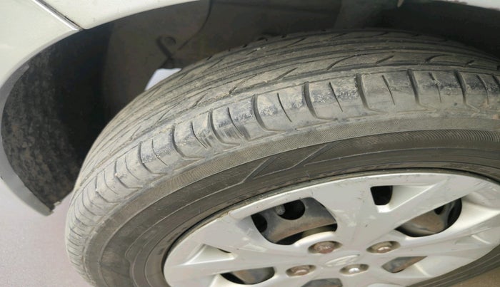 2015 Hyundai Grand i10 SPORTZ 1.2 KAPPA VTVT, Petrol, Manual, 1,61,469 km, tyre