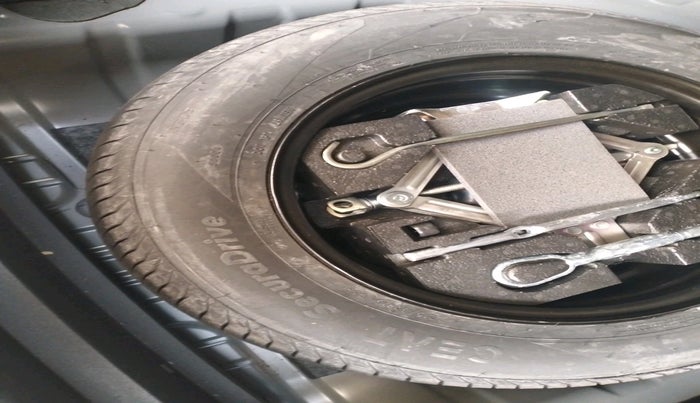 2024 MG ASTOR Select 1.5 CVT (Ivory), Petrol, Automatic, 16,256 km, tyre