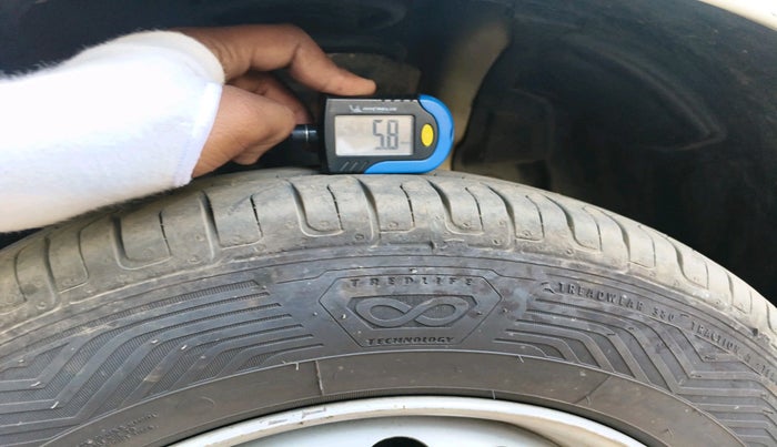 2016 Fiat Grand Punto Active Multijet 1.3, Diesel, Manual, 1,14,794 km, tyre