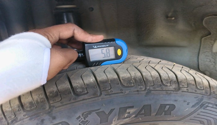 2016 Fiat Grand Punto Active Multijet 1.3, Diesel, Manual, 1,14,794 km, tyre