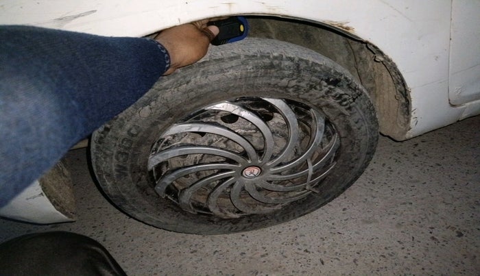 2014 Hyundai Eon ERA +, Petrol, Manual, 70,523 km, tyre