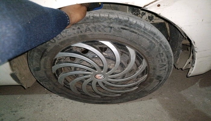 2014 Hyundai Eon ERA +, Petrol, Manual, 70,523 km, tyre