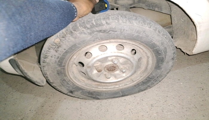 2014 Hyundai Eon ERA +, Petrol, Manual, 70,523 km, tyre