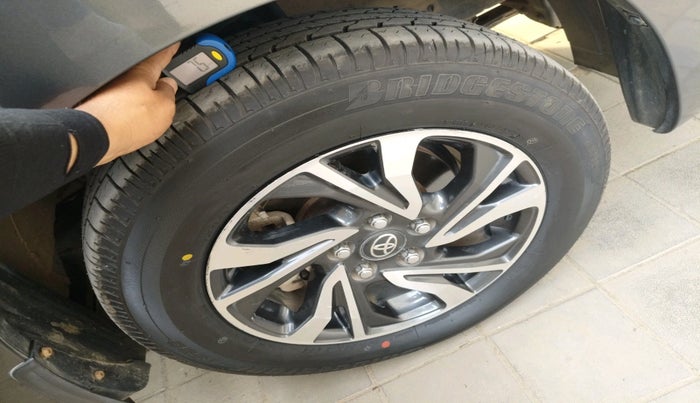 2022 Toyota Innova Crysta 2.7 GX AT 7 STR, Petrol, Automatic, 30,145 km, tyre