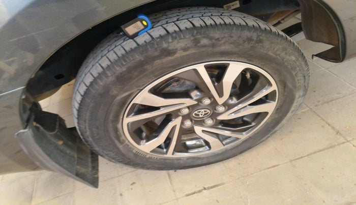 2022 Toyota Innova Crysta 2.7 GX AT 7 STR, Petrol, Automatic, 30,145 km, tyre