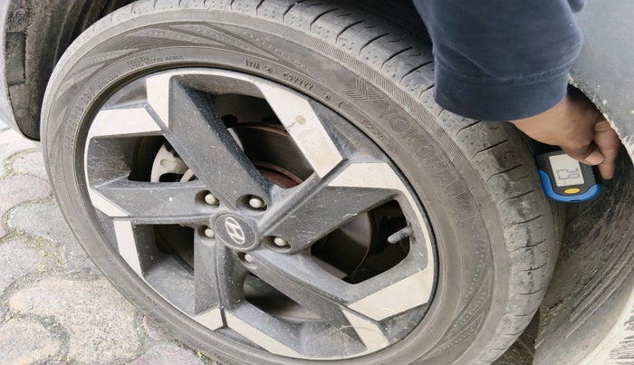 2021 Hyundai ALCAZAR PLATINUM(O) 7STR 1.5 AT, Diesel, Automatic, 1,13,680 km, tyre