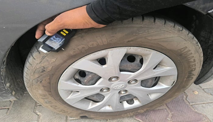 2015 Hyundai Grand i10 SPORTZ 1.2 KAPPA VTVT, Petrol, Manual, 1,06,191 km, tyre