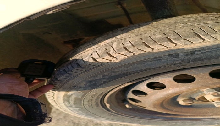 2016 Datsun Go T, Petrol, Manual, 76,008 km, tyre