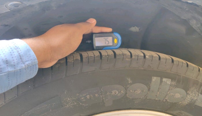 2011 Ford Endeavour 2.5L 4X2 MT, Diesel, Manual, 1,11,531 km, tyre