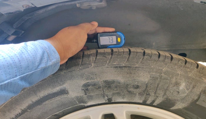 2011 Ford Endeavour 2.5L 4X2 MT, Diesel, Manual, 1,11,531 km, tyre