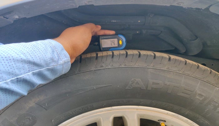 2011 Ford Endeavour 2.5L 4X2 MT, Diesel, Manual, 1,11,531 km, tyre