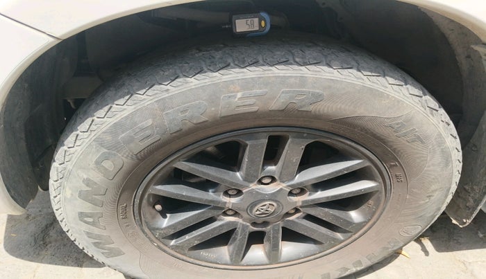 2015 Toyota Fortuner 3.0 4X2 AT, Diesel, Automatic, 96,380 km, tyre