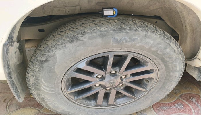 2015 Toyota Fortuner 3.0 4X2 AT, Diesel, Automatic, 96,380 km, tyre