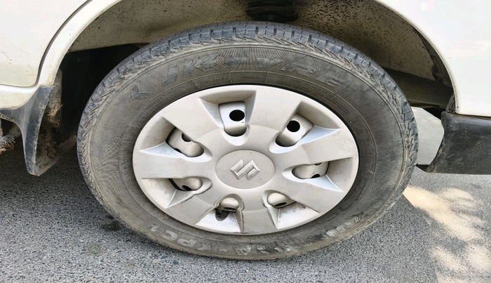 2024 Maruti Eeco 5 STR AC CNG, CNG, Manual, 25,780 km, tyre