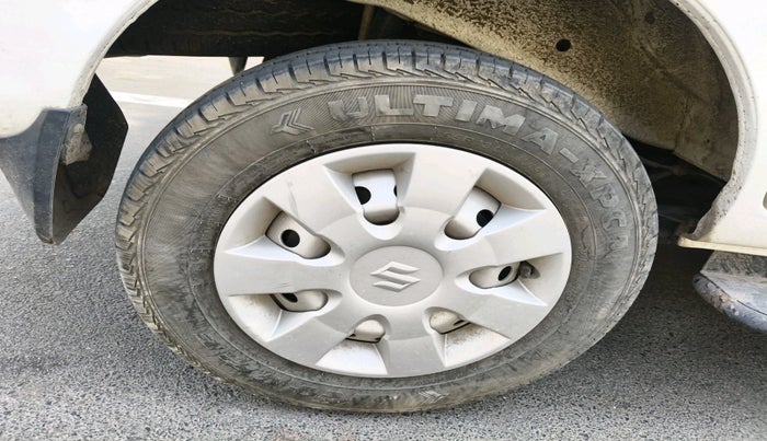 2024 Maruti Eeco 5 STR AC CNG, CNG, Manual, 25,780 km, tyre