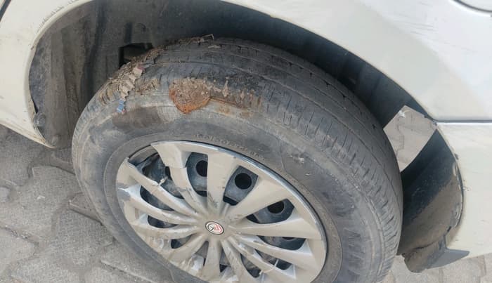 2013 Maruti Swift VXI, Petrol, Manual, 1,08,494 km, tyre