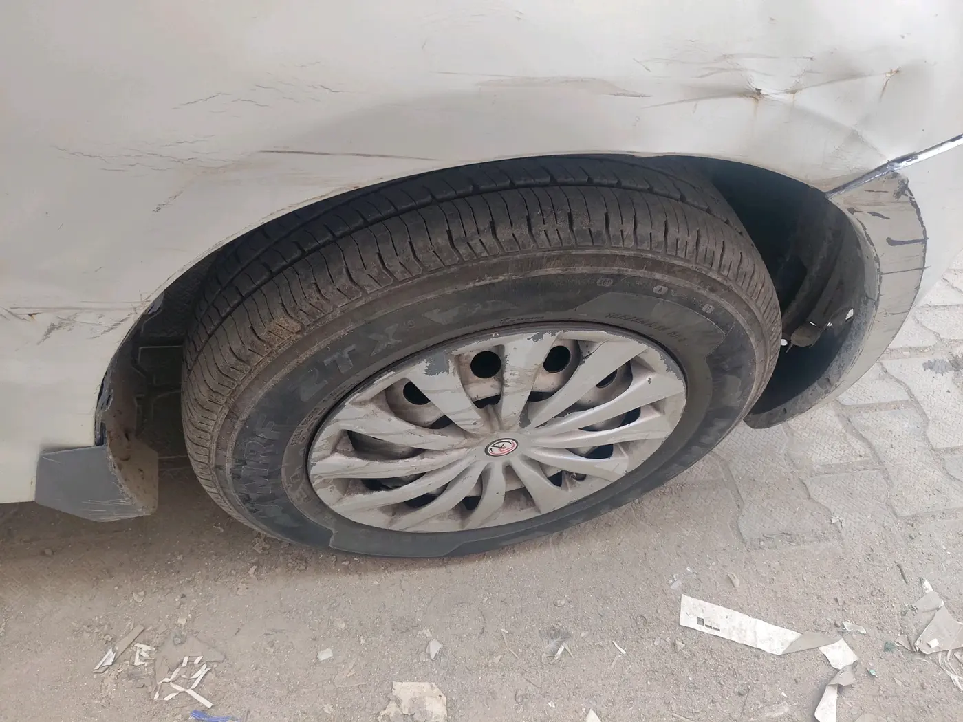 2013 Maruti Swift VXI, Petrol, Manual, 1,08,494 km, tyre