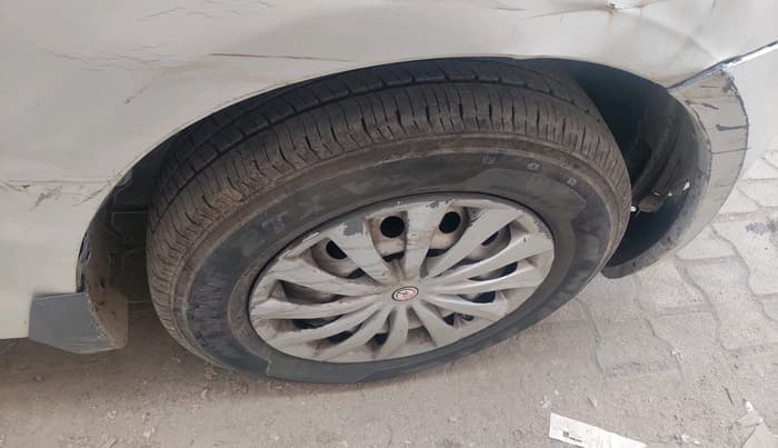 2013 Maruti Swift VXI, Petrol, Manual, 1,08,494 km, tyre