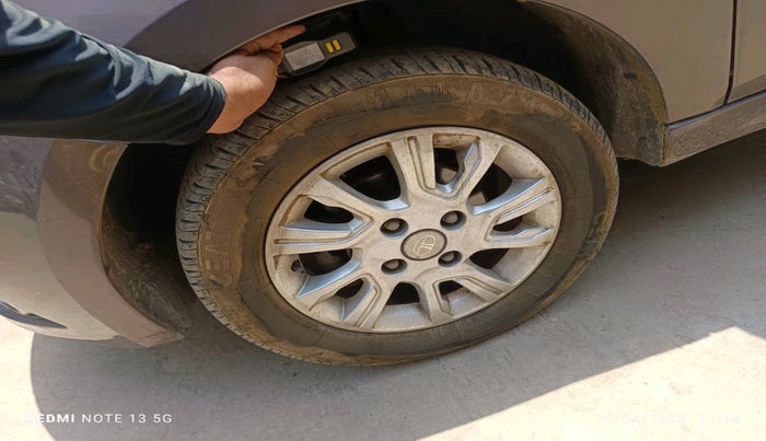 2017 Tata Tiago XZ PETROL, Petrol, Manual, 32,309 km, tyre