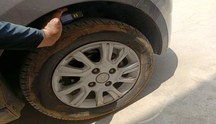 2017 Tata Tiago XZ PETROL, Petrol, Manual, 32,309 km, tyre