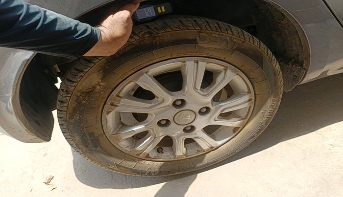 2017 Tata Tiago XZ PETROL, Petrol, Manual, 32,309 km, tyre