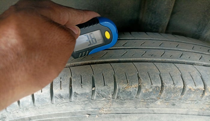 2011 Maruti Swift VDI, Diesel, Manual, 1,31,981 km, tyre