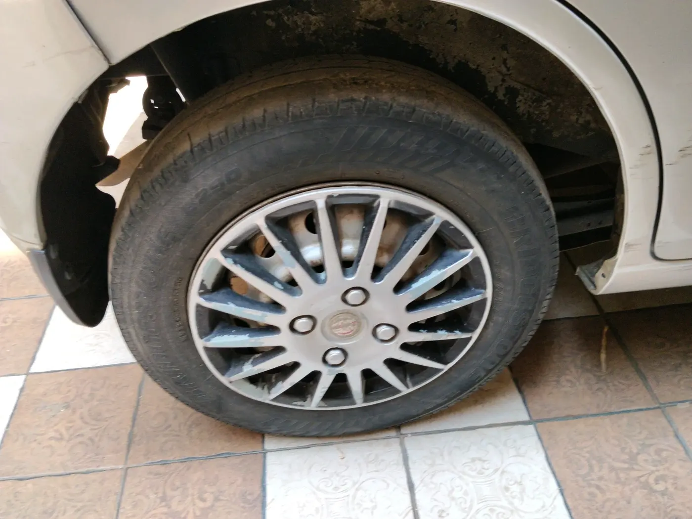 2015 Maruti Wagon R 1.0 LXI CNG, CNG, Manual, 69,450 km, tyre