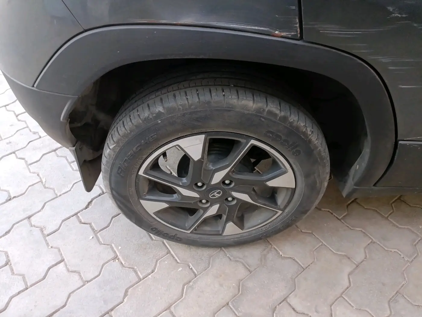 2023 Tata PUNCH CREATIVE  MT, Petrol, Manual, 79,396 km, tyre