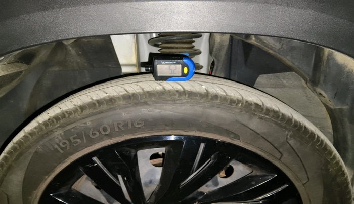 2024 Renault Kiger RXT AMT, Petrol, Automatic, 5,534 km, tyre