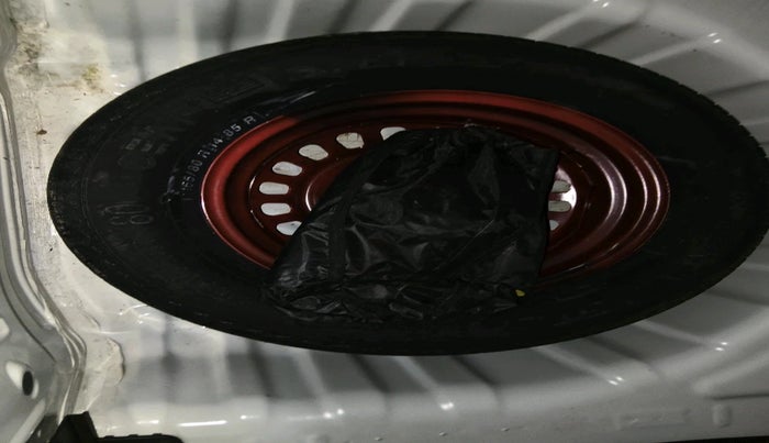 2024 Renault Kiger RXT AMT, Petrol, Automatic, 5,534 km, tyre