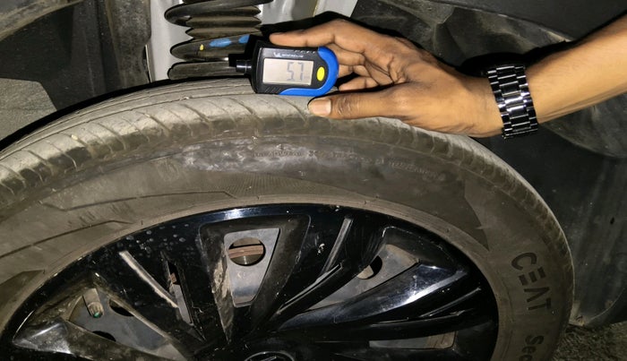 2024 Renault Kiger RXT AMT, Petrol, Automatic, 5,534 km, tyre