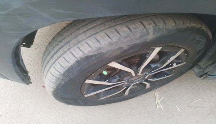 2018 Mahindra KUV 100 NXT K8 P 6 STR, CNG, Manual, 95,644 km, tyre