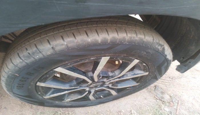 2018 Mahindra KUV 100 NXT K8 P 6 STR, CNG, Manual, 95,644 km, tyre