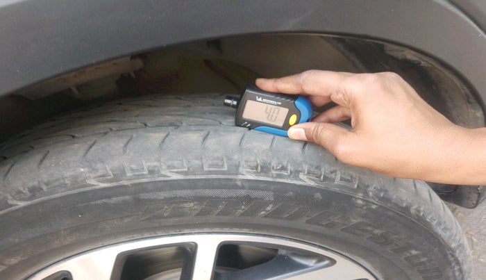 2022 Mahindra XUV300 W6 1.2 PETROL, Petrol, Manual, 62,463 km, tyre