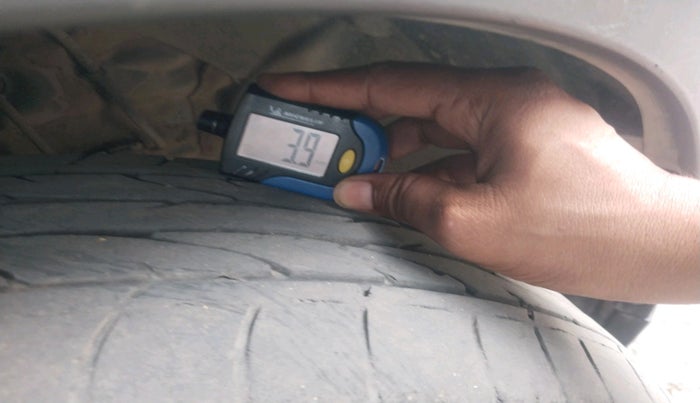 2022 Mahindra XUV300 W6 1.2 PETROL, Petrol, Manual, 62,463 km, tyre