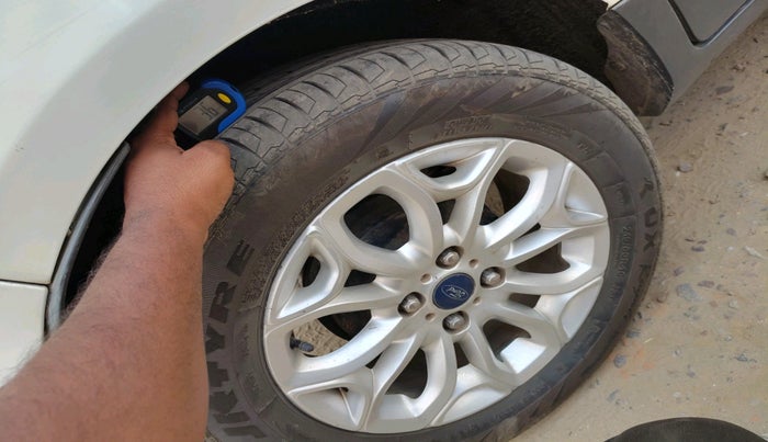 2016 Ford Ecosport TITANIUM 1.5L DIESEL, Diesel, Manual, 1,70,502 km, tyre