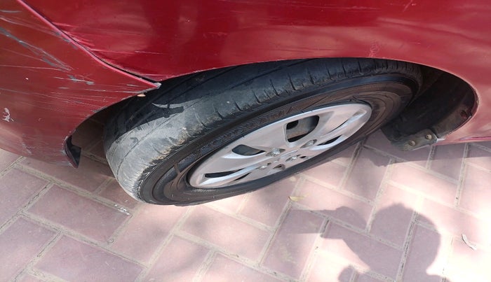 2011 Hyundai i10 MAGNA 1.2, Petrol, Manual, 1,34,282 km, tyre