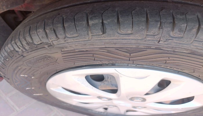 2011 Hyundai i10 MAGNA 1.2, Petrol, Manual, 1,34,282 km, tyre