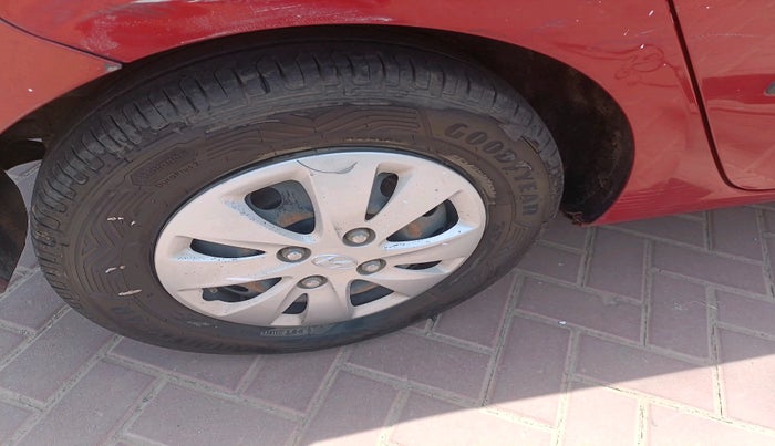 2011 Hyundai i10 MAGNA 1.2, Petrol, Manual, 1,34,282 km, tyre