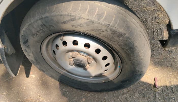 2023 Maruti Eeco 5 STR AC CNG, CNG, Manual, 42,330 km, tyre