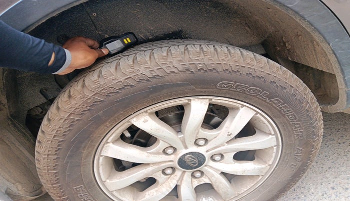 2017 Mahindra XUV500 W10 1.99, Diesel, Manual, 1,68,726 km, tyre