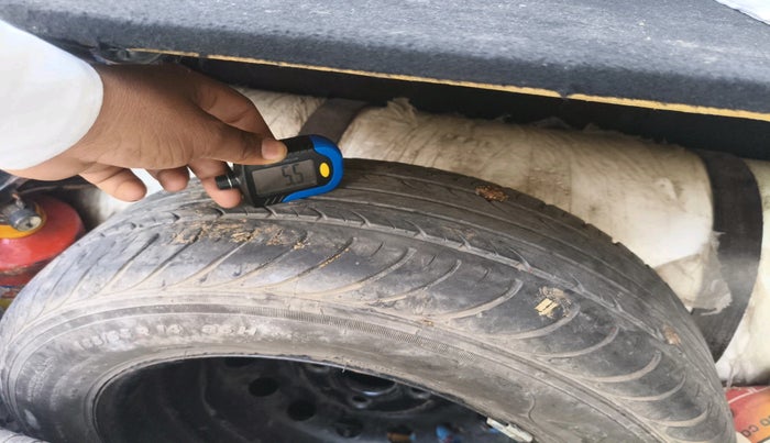 2012 Hyundai i20 SPORTZ 1.2, CNG, Manual, 1,23,883 km, tyre