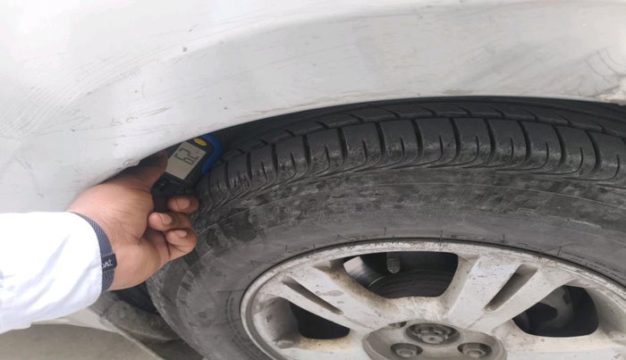 2012 Hyundai i20 SPORTZ 1.2, CNG, Manual, 1,23,883 km, tyre