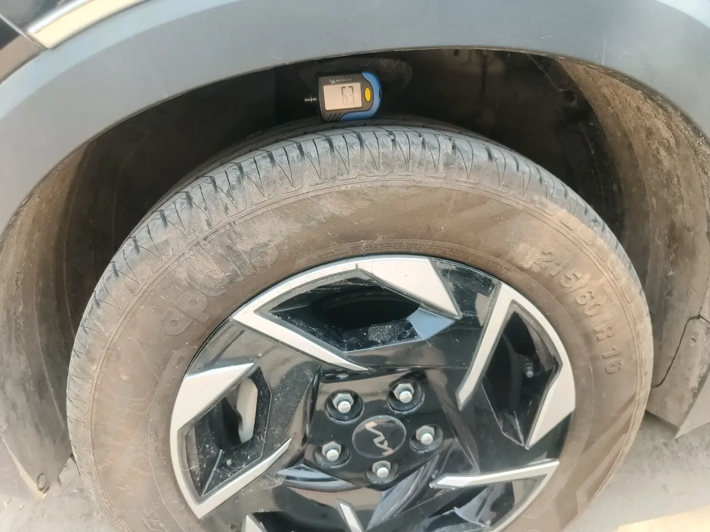 2024 KIA SONET HTK (O) 1.2 Petrol MT, Petrol, Manual, 14,521 km, tyre