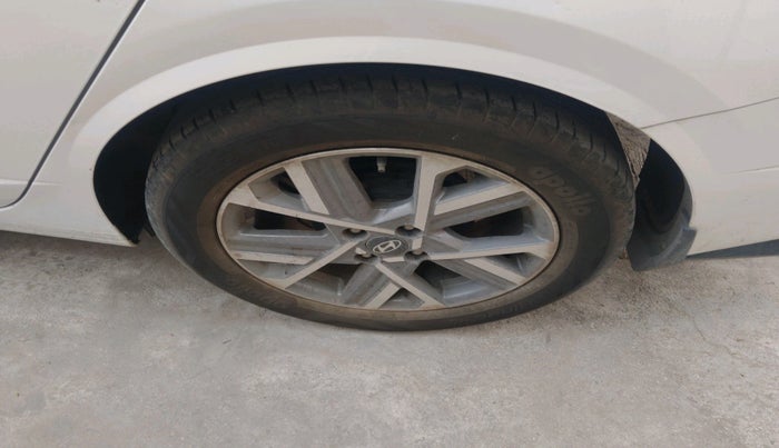 2023 Hyundai Verna SX (O)1.5 VTVT, Petrol, Manual, 30,783 km, tyre