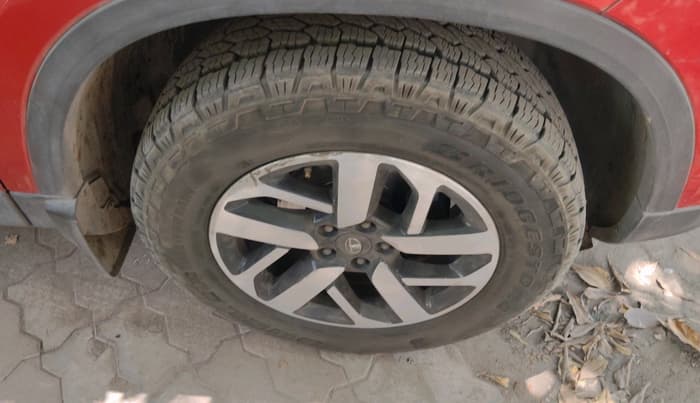 2021 Tata Harrier XZA PLUS 2.0L, Diesel, Automatic, 70,980 km, tyre