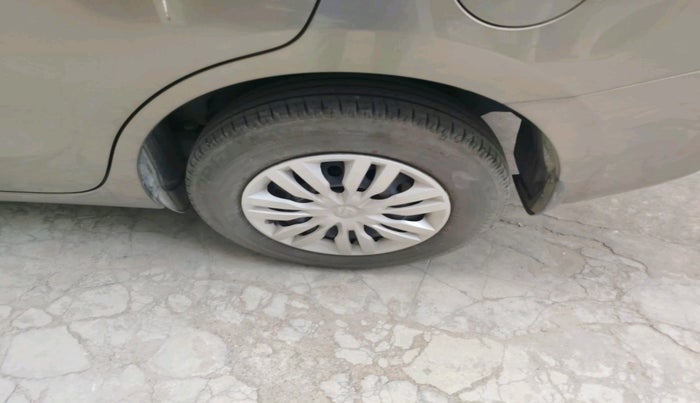 2018 Maruti Dzire VXI AMT, Petrol, Automatic, 33,037 km, tyre