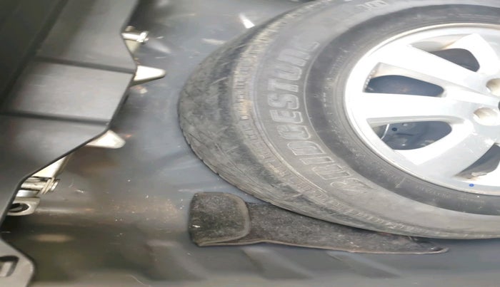 2018 Maruti Dzire VXI AMT, Petrol, Automatic, 33,037 km, tyre